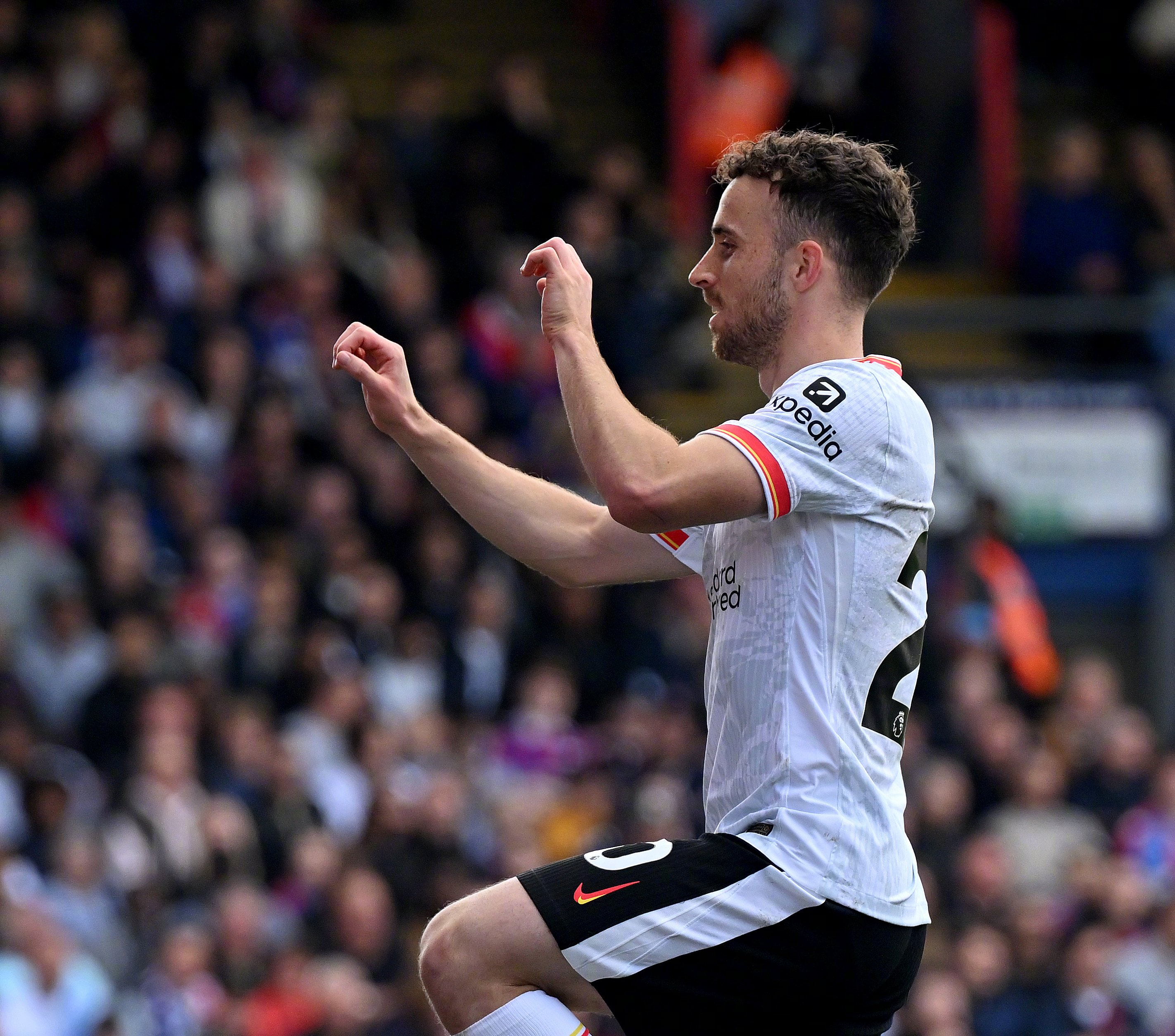 包含清晨英超焦点战，勒沃库森队长鼓劲，目标明确，控场能力受关注的词条-AYX GAME